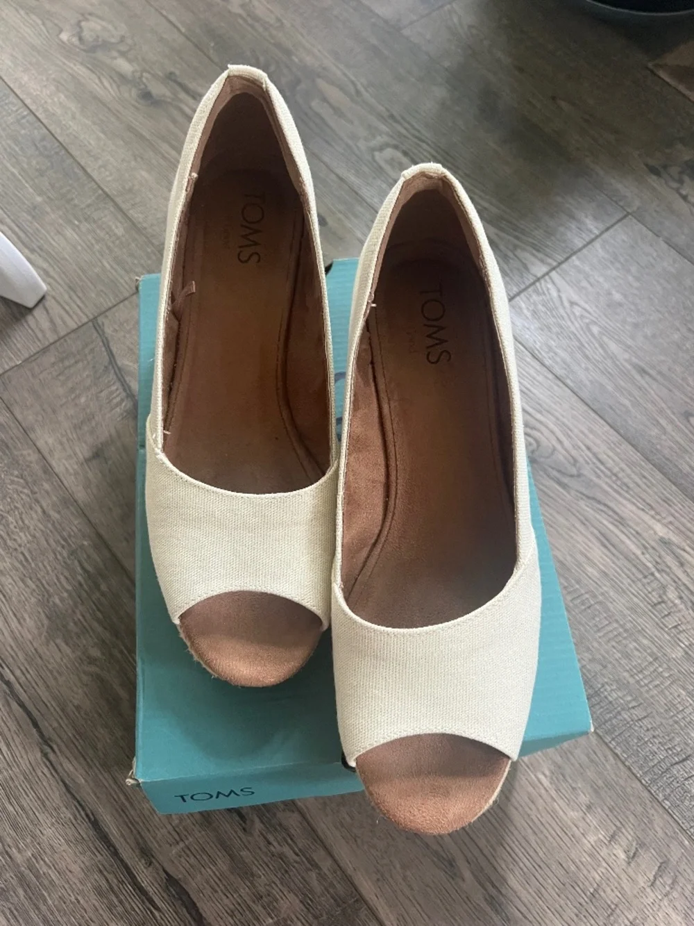 Tom’s wedge heels in cream with gold metallic fleck size 8, worn once!